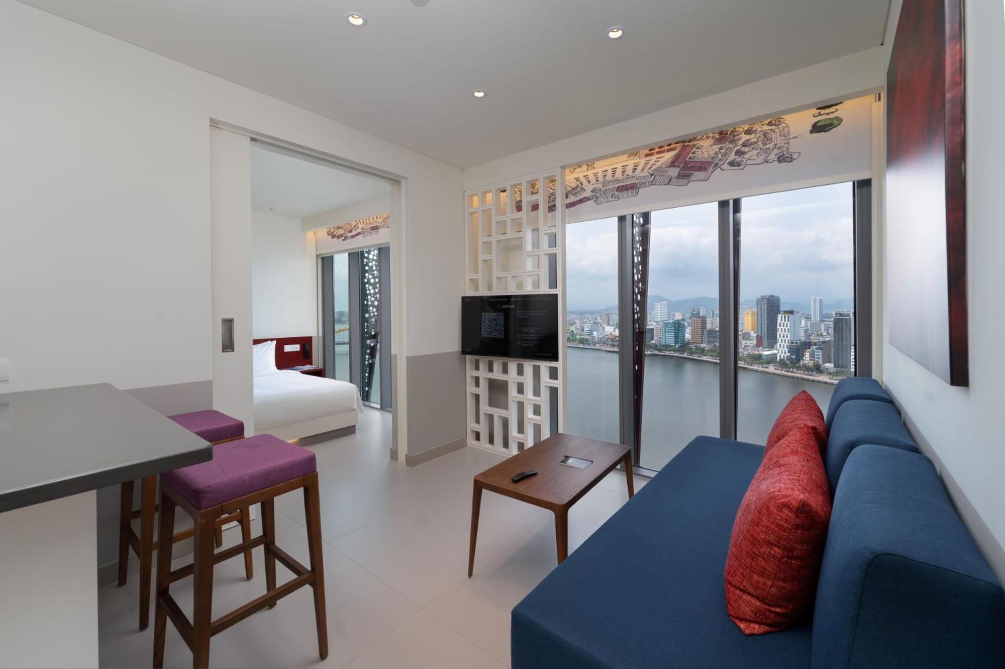 Wink Icon Hotel Danang Riverside - Luxury Suites - 24Hrs Stay & Rooftop Pool Bar Экстерьер фото