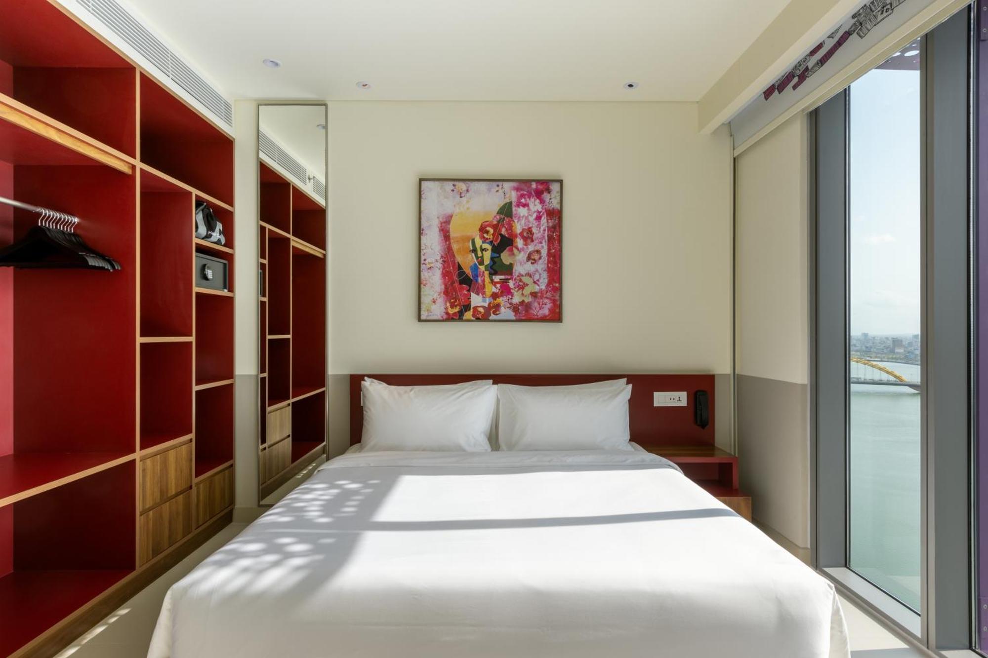 Wink Icon Hotel Danang Riverside - Luxury Suites - 24Hrs Stay & Rooftop Pool Bar Экстерьер фото