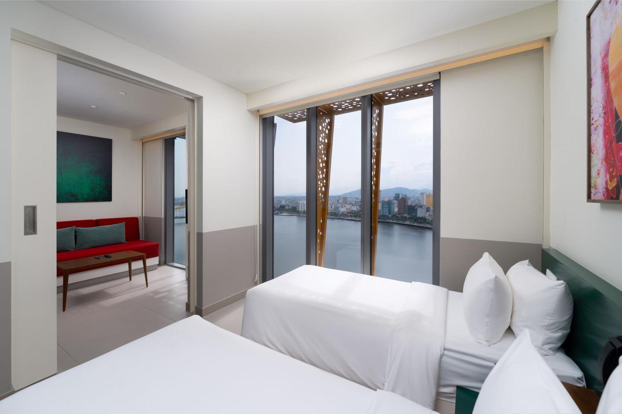 Wink Icon Hotel Danang Riverside - Luxury Suites - 24Hrs Stay & Rooftop Pool Bar Экстерьер фото