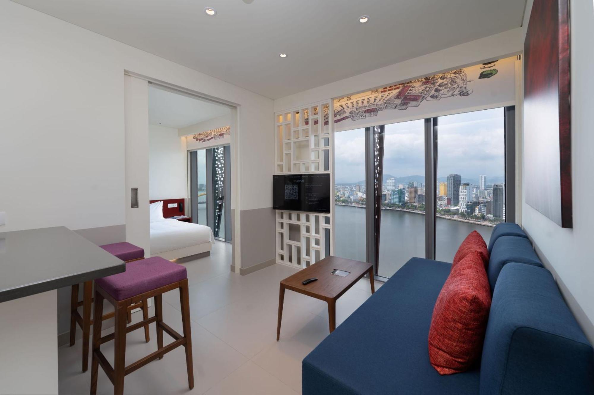 Wink Icon Hotel Danang Riverside - Luxury Suites - 24Hrs Stay & Rooftop Pool Bar Экстерьер фото