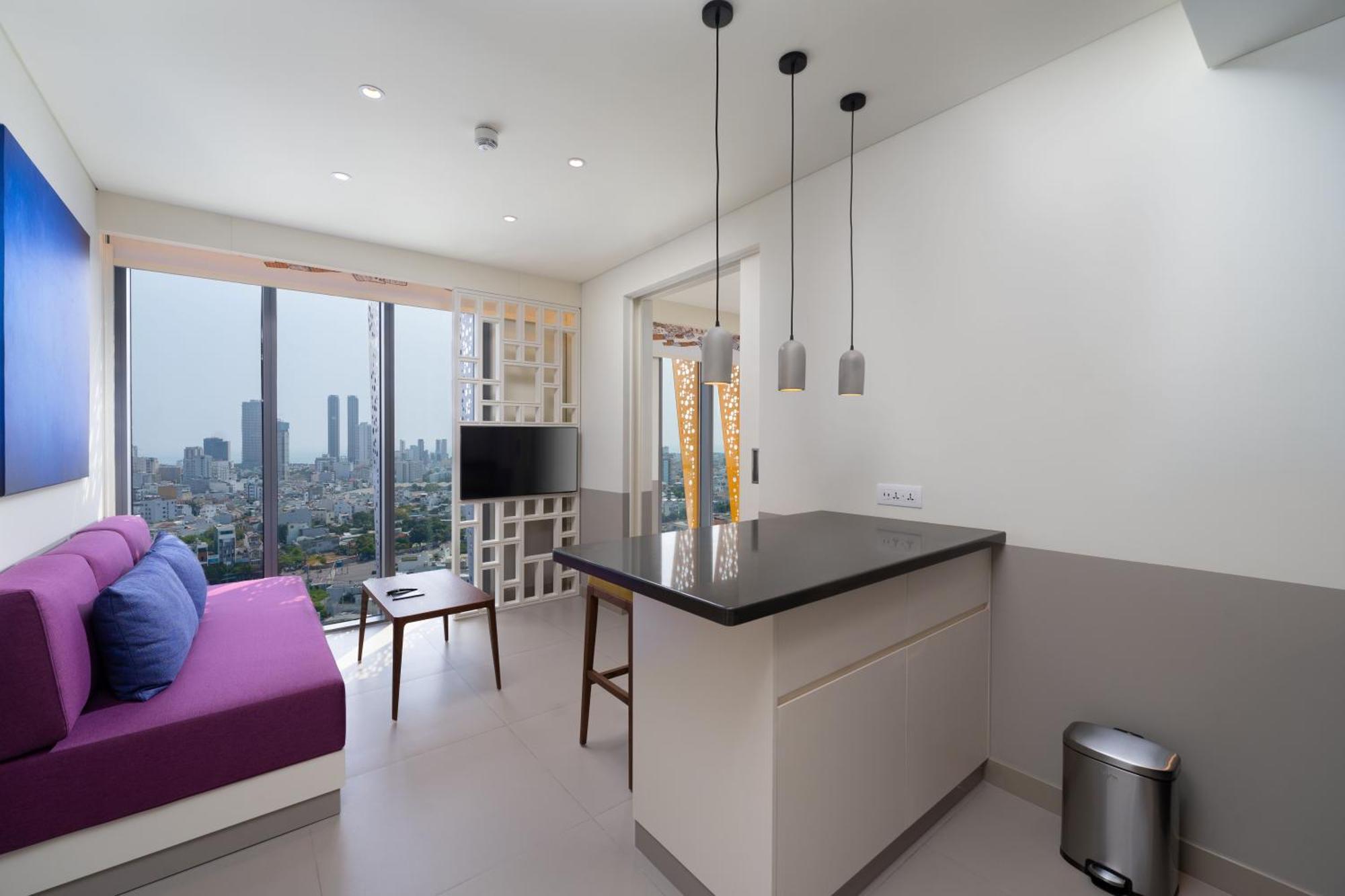 Wink Icon Hotel Danang Riverside - Luxury Suites - 24Hrs Stay & Rooftop Pool Bar Экстерьер фото