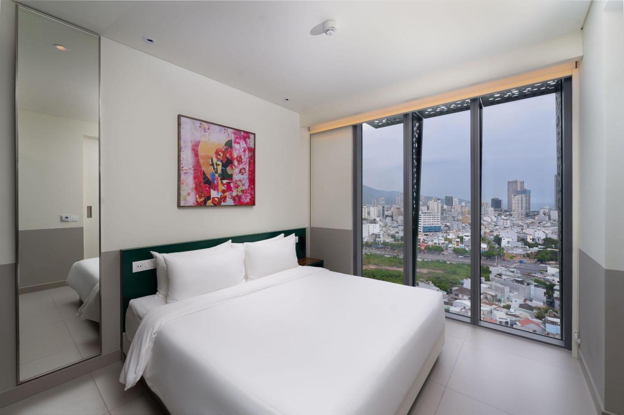 Wink Icon Hotel Danang Riverside - Luxury Suites - 24Hrs Stay & Rooftop Pool Bar Экстерьер фото