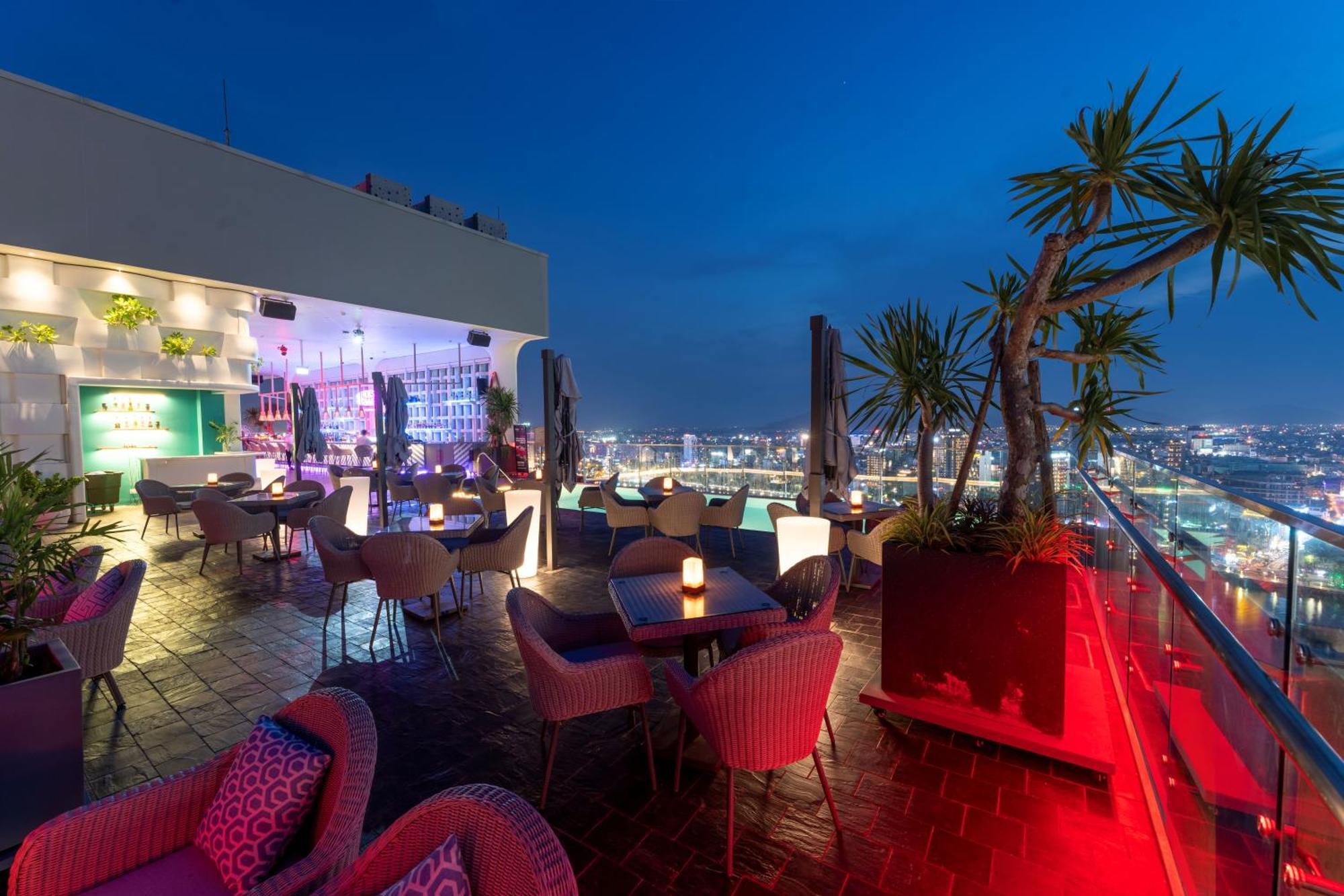 Wink Icon Hotel Danang Riverside - Luxury Suites - 24Hrs Stay & Rooftop Pool Bar Экстерьер фото